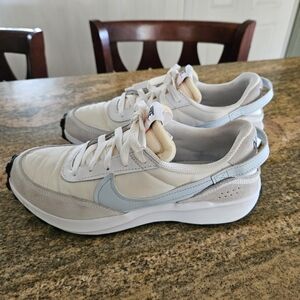 Nike Women’s White and Light Blue Retro-Style Sneakers SZ 9